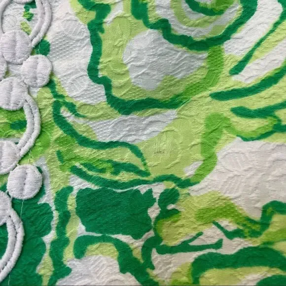 Lilly Pulitzer Tate Skirt in Heartbreaker Green Floral St. Patrick Print - Picture 3 of 8